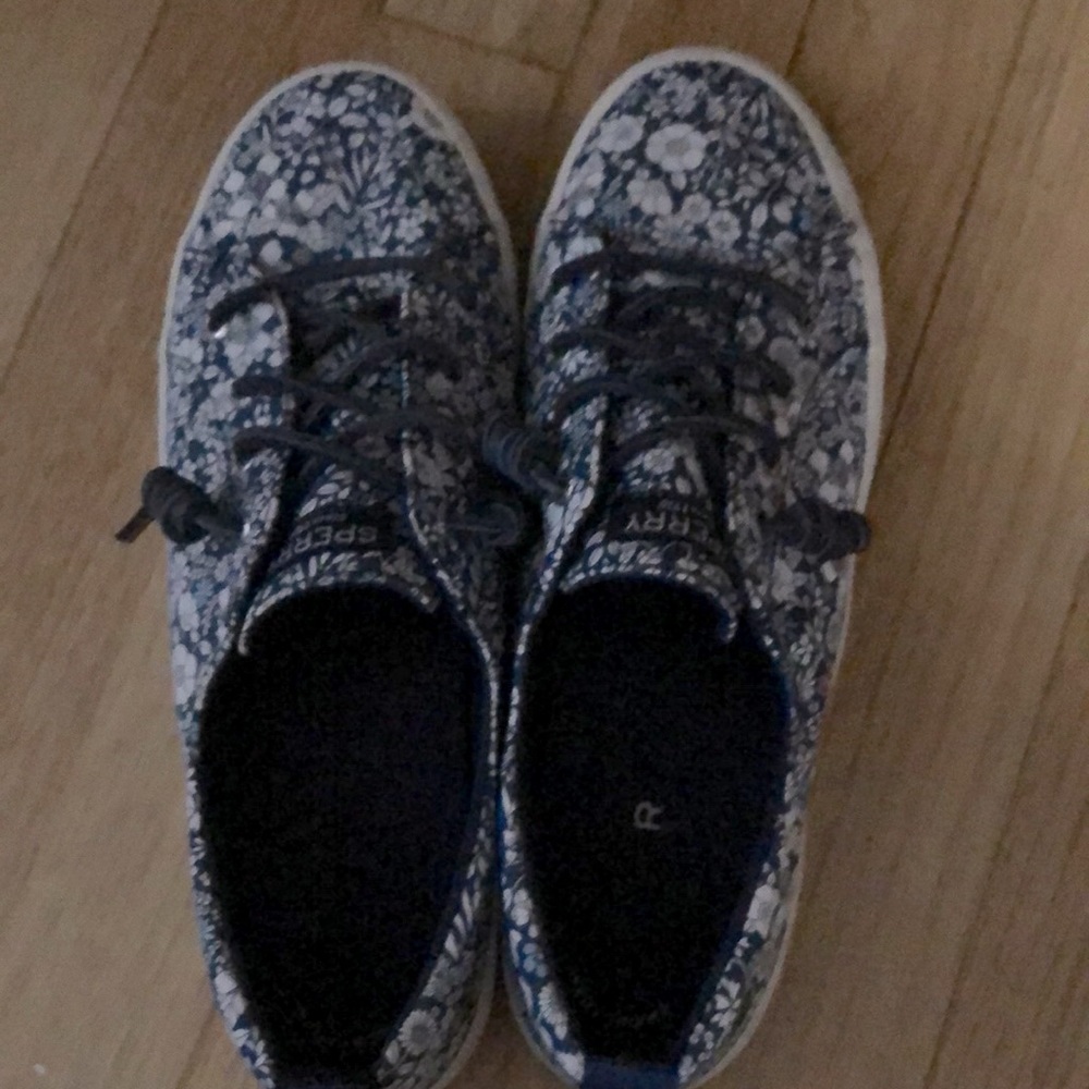 Women’s sperry shoes. Like new size 8. Blue floral print